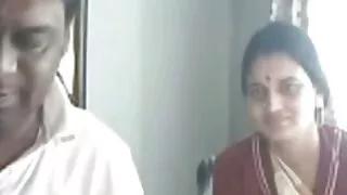 মেয়ে তার প্রেমিকা সঙ্গে মোরগ থেকে বন্যভাবে আইভি হয়. হট সেক্সভিডিও