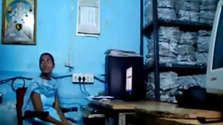 পূর্বব্লকপর্ন একটি পায়ের কাজ হট গার্ল সেক্স ভিডিও পরে তার মুখের মধ্যে এটি গ্রহণ করে না.