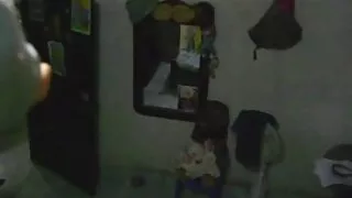 তার চশমা যৌনসঙ্গম পরে, সে তার মুখের উপর তথা সেক্স ভিডিও হট একটি স্প্রে লাগে.
